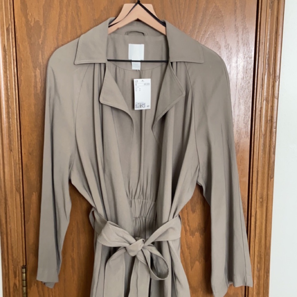 H&M over-sized fall/spring trench coat with tie belt, size S new with tags!